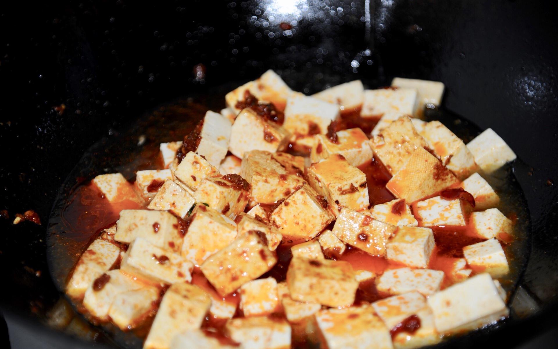 花2块钱买1块豆腐这样做，麻辣鲜嫩，在家也能吃到经典川菜