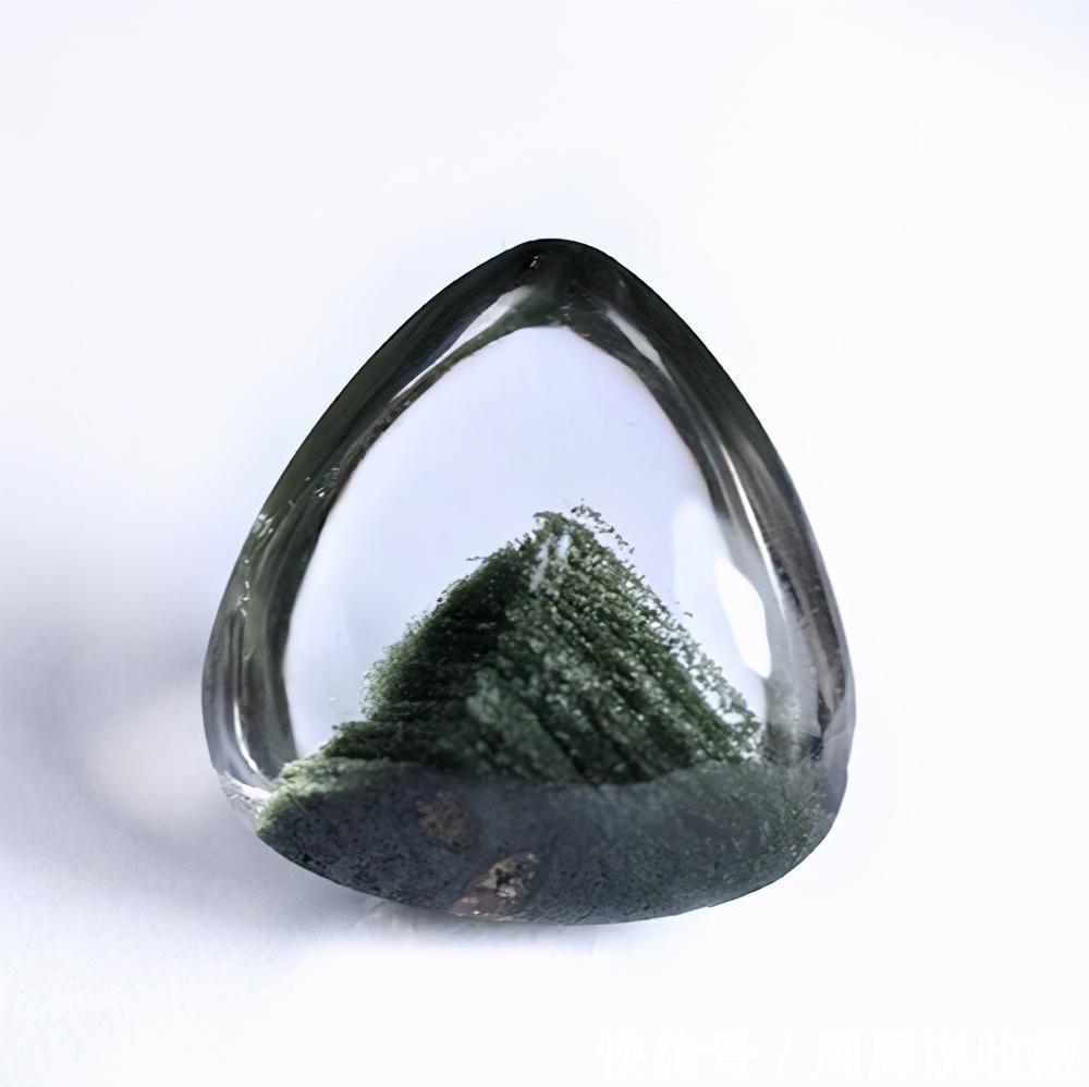 选购|瑕疵水晶的一种,绿幽灵水晶,选购的时候尽量不要花太高的价格