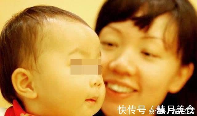 暖心|新生儿“伸手”找妈火了,刚出生就要妈妈抱,网友直呼太暖心