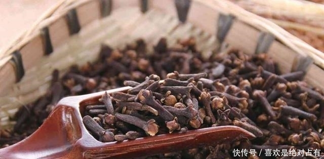 乾隆爱吃的一道菜，为了让穷人吃得起，最终成了卤煮火烧