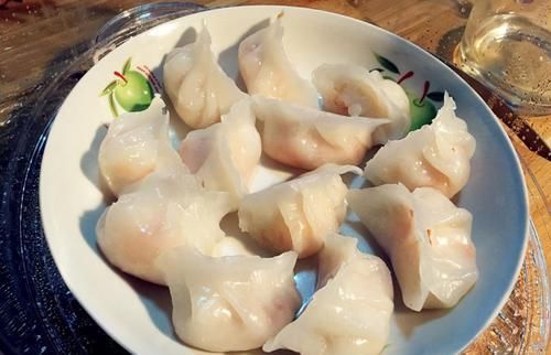 想吃|想吃水晶虾饺在家就能做,学会这样和面,保证晶莹剔透,爽滑清鲜