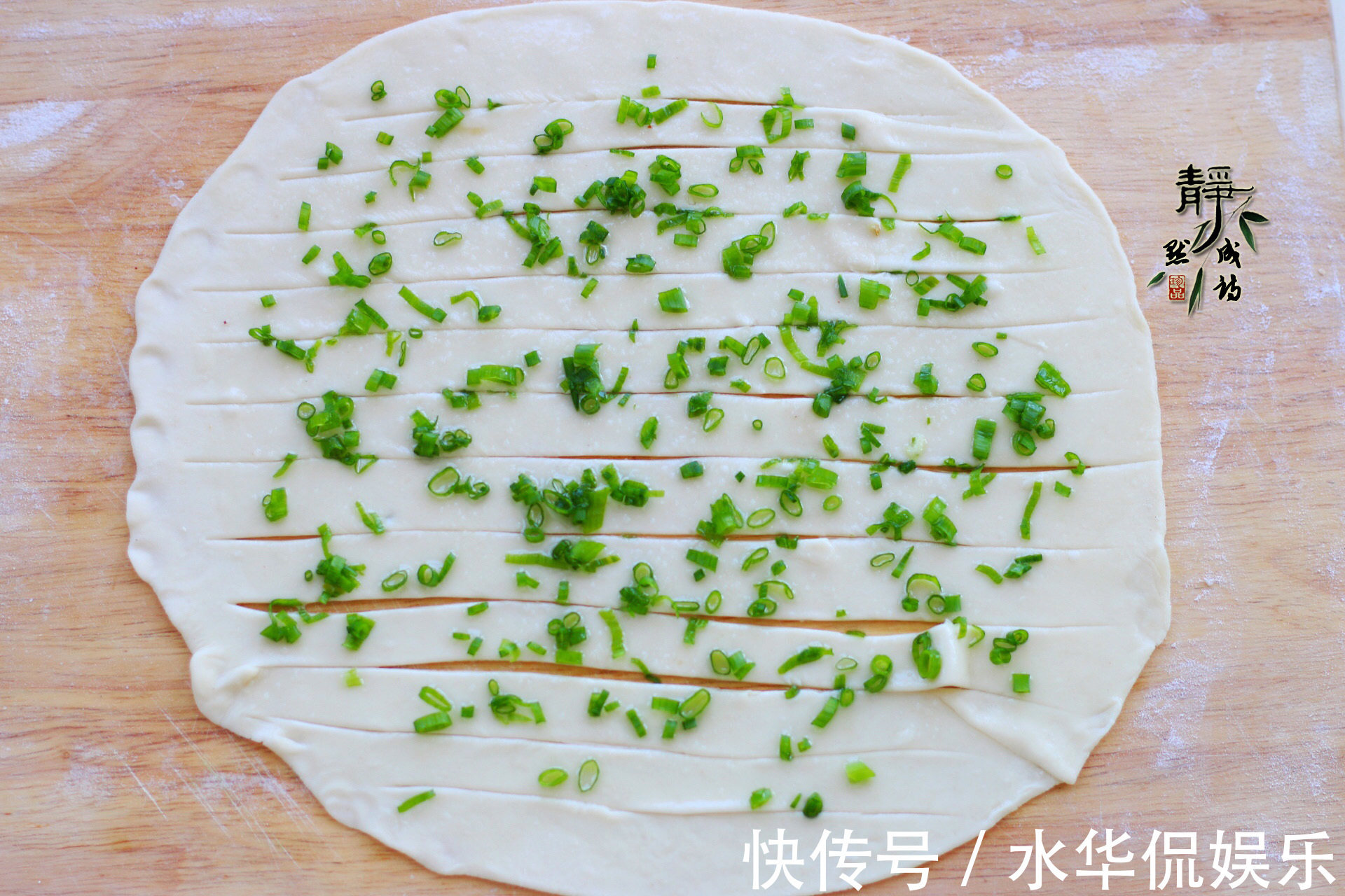 层次|葱油饼如此做,外脆里嫩层次多到数不清,边烙边吃,烙完也吃饱了