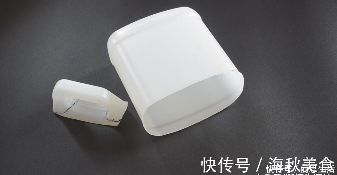 瓶子|酱油瓶子别扔了, 剪几刀放在家里有妙用, 一家人都要抢着用