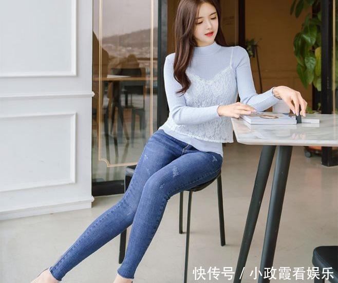 紧身|小姐姐穿上牛仔裤，展现美女简约时尚的姿态，美出新高度！