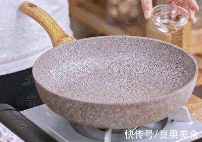 家人|人气家常下饭菜茄子盖浇饭，一秒征服家人的胃