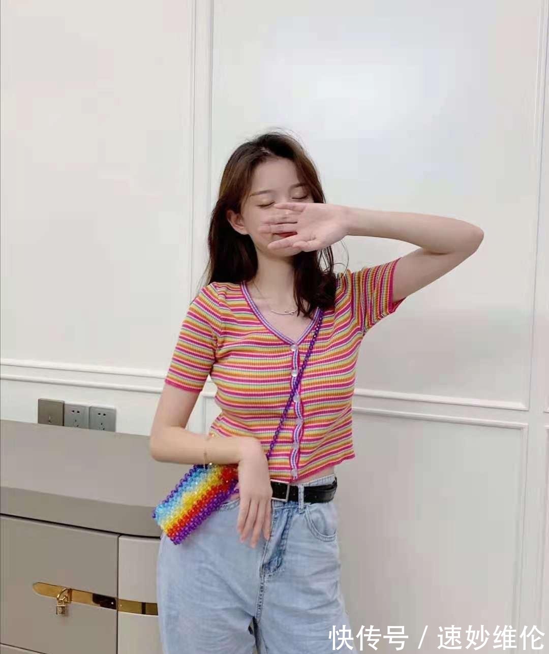 深蓝色|牛仔裤搭配什么上衣好看