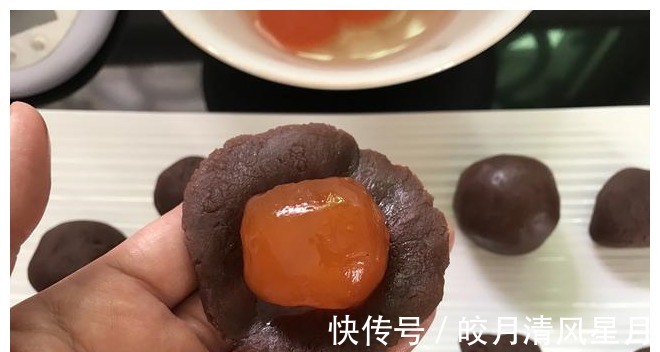 过年送礼用它倍有面儿,层多馅香,酥到掉渣,2分钟教你做!