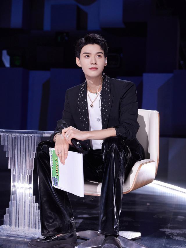 出卖 王牌对王牌未播片段,张哲瀚出卖龚俊腹肌,岳云鹏的表情太真实