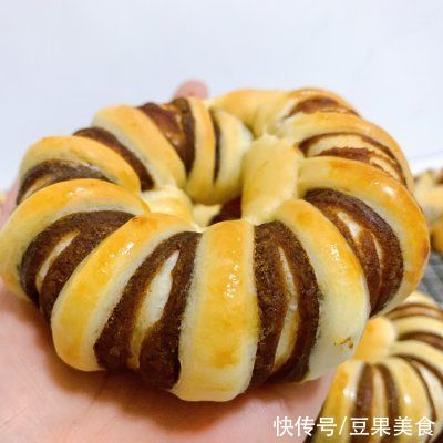 好吃到哭的豆沙圈面包??万能餐包方子 速速收藏