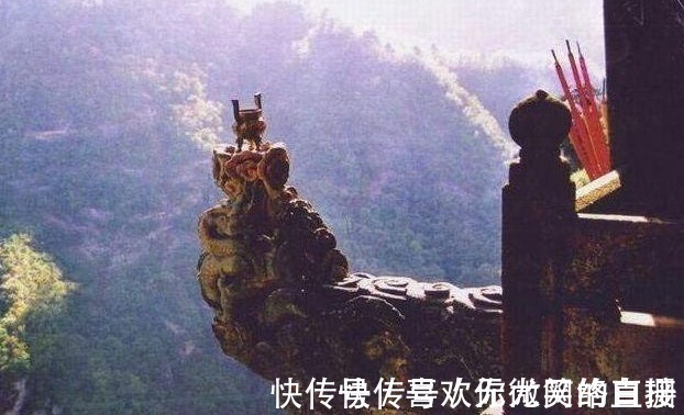 香火@武当山上的“催命”香炉,百年来不乏有人因此去世,如今稍有改动