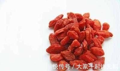 营养价值|枸杞生吃还是泡水好, 原来自己一直吃错了, 如何吃才是对的