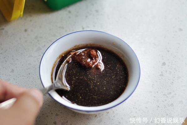 满嘴|好吃流油的鲜肉包子,入口即化,让你满嘴流油,一口气能吃五六个