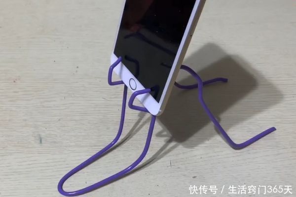 废旧衣架剪一剪折一折,用途真是厉害了,解决了很多家庭的烦恼