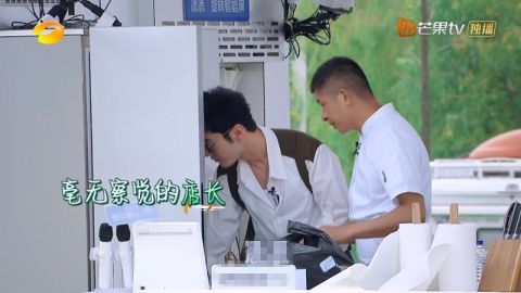 干活|《中餐厅5》宁静被恶剪？干活全程背景板，与黄晓明吵架镜头不对劲