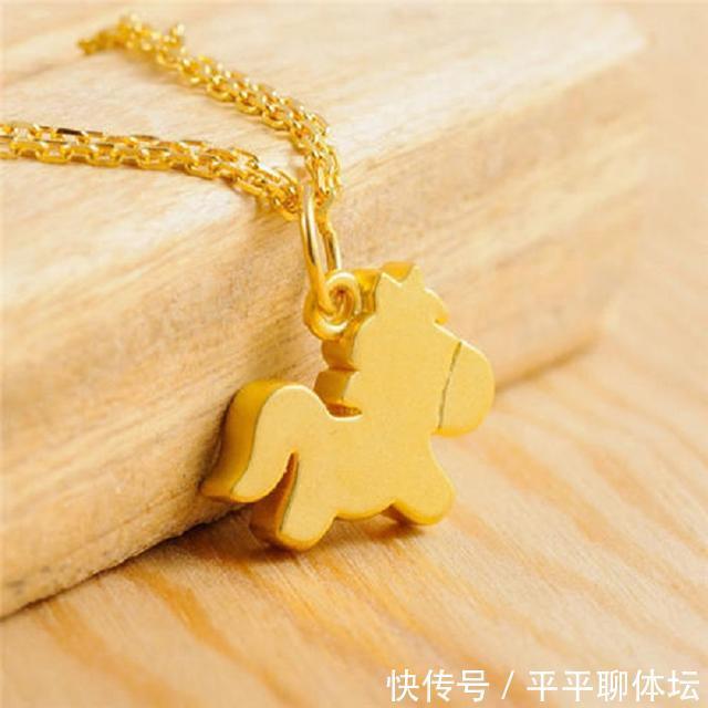 女人|实话实说,女人到了30岁别戴廉价货,这些黄金首饰才是“贵妇款”