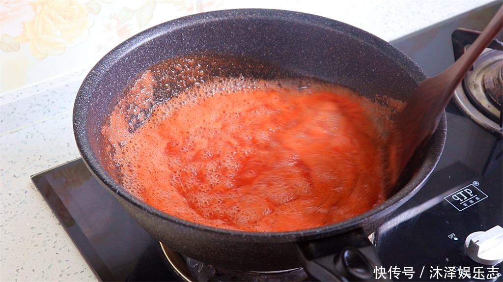 小饼|3个西红柿加1碗芝麻，教你简单又好吃的做法，出锅老公连吃5个