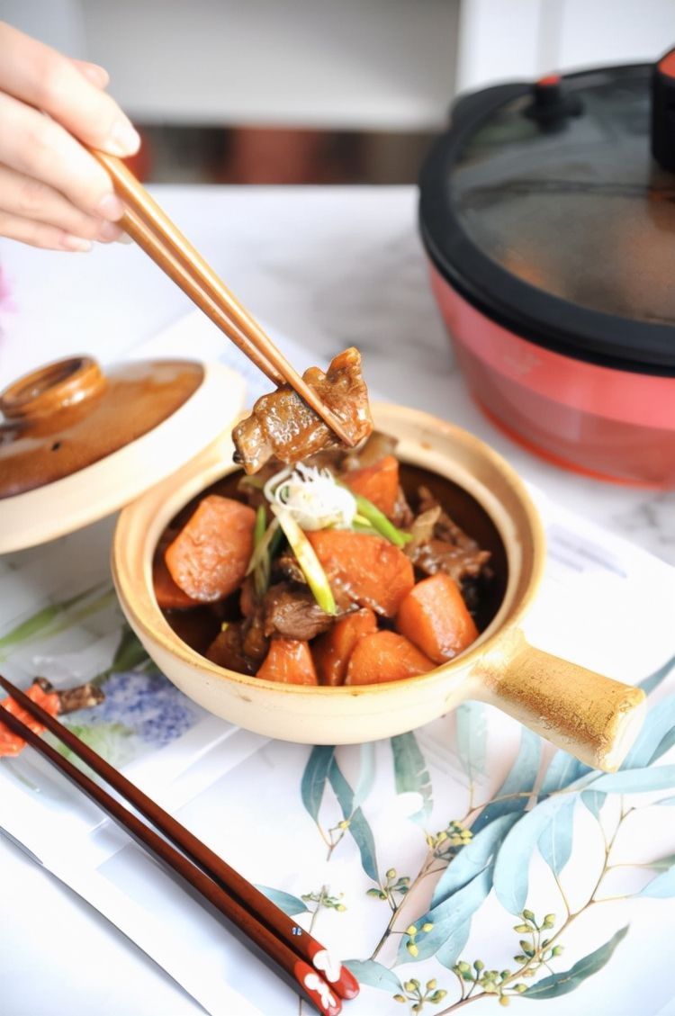 羊肉滋补又御寒，冬天和羊肉更配，老少皆宜