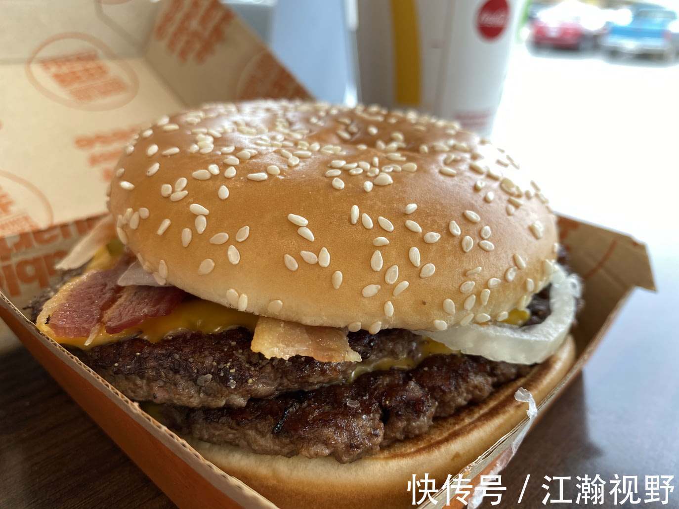 肯德基|推香菜新地、大盘鸡汉堡,悄咪涨价的麦当劳到底要闹哪般?