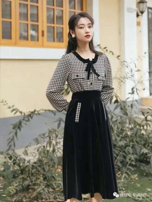 黑色半身裙怎么搭配上衣和鞋子好看