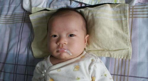 一朝一夕|宝宝到了这个月龄，基本可以告别“夜奶”了，宝妈早知道早准备