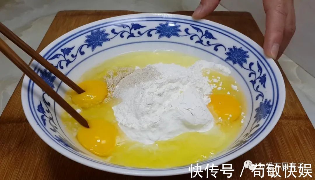 玉米油|以后麻花就这么做,撒1把小茴香,香酥又多层,出锅孩子念念不忘