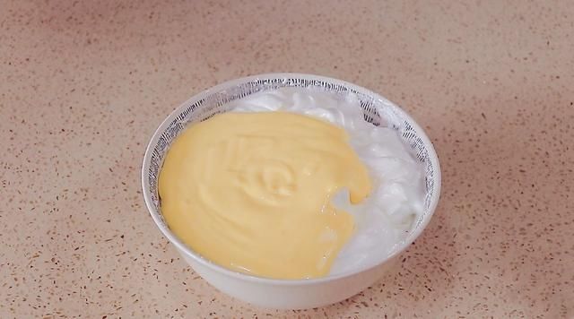 做蛋糕，别只会用烤箱，家里有电饭锅就能做，不会糊锅也不粘底