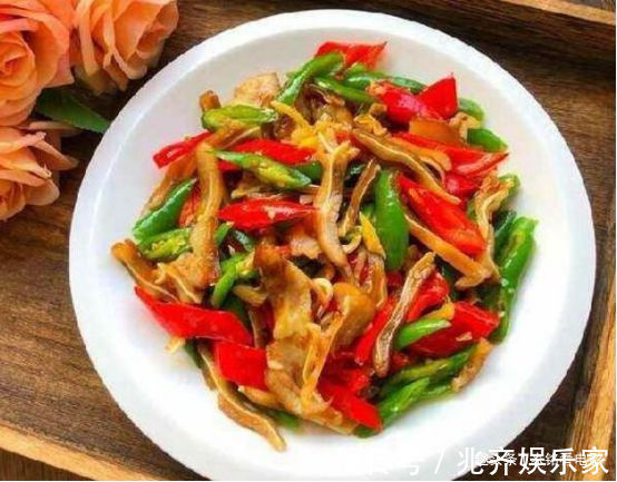 梅菜扣肉|美食推荐荷兰豆炒山药、爆炒猪耳朵、梅菜扣肉、东坡肉的做法