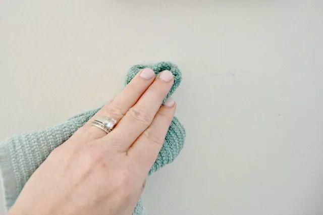 墙壁脏了不用重新粉刷，学会这几招，洁白如新~