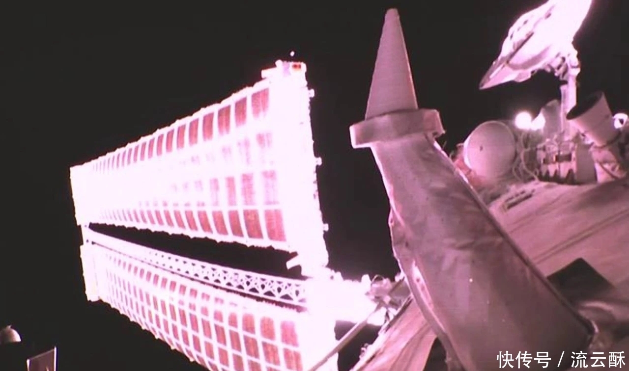 天問(wèn)一號(hào) 天宮空間站看地球蔚為壯觀,核心艙太陽(yáng)翼?yè)岀R!臨淵羨魚(yú)成過(guò)去式