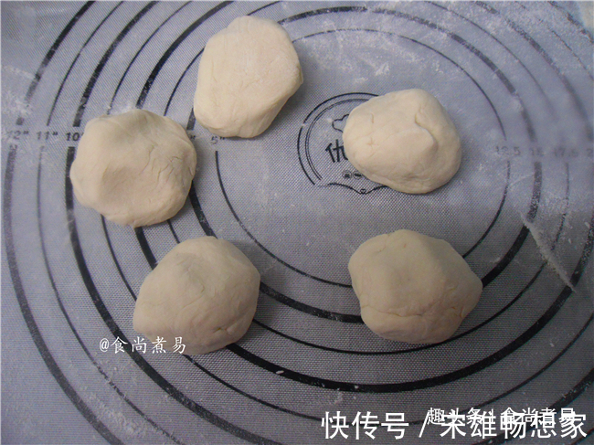 半碗面粉加一勺酱，快速做一锅香喷喷的煎饼，好配方收起来