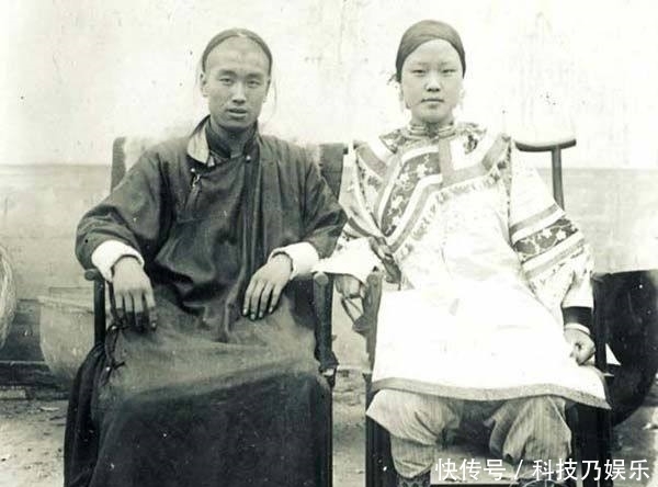 妇女|晚清妇女老照片:图二是裹脚的大户人家,最后一张美的不可方物!