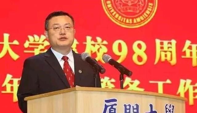 他任百年名校厦门大学校长，副部长级，山东大学原校长，今年57岁