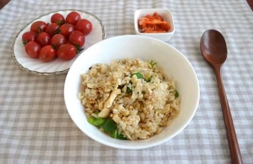 吃早餐时，宁愿饿肚子也尽量别选这3种，虽然方便省钱但毫无营养