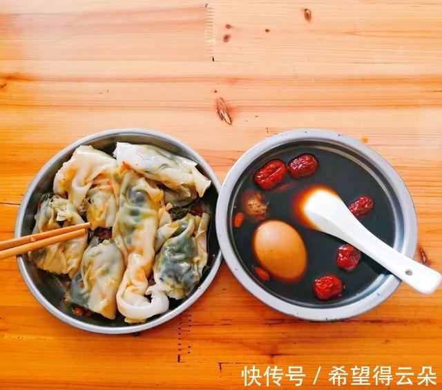 十月,江西朋友晒的早餐火了,网友卖相不好味道好!