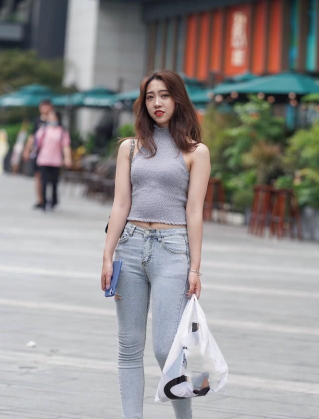 街拍美女合集简约风格颇具正式感,优雅又显身材