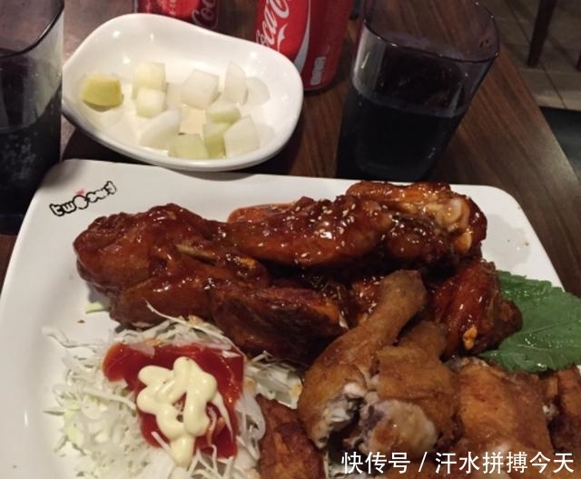 小店|韩国人的炸鸡啤酒到底长什么样,送泡菜这点国内小店可没学到