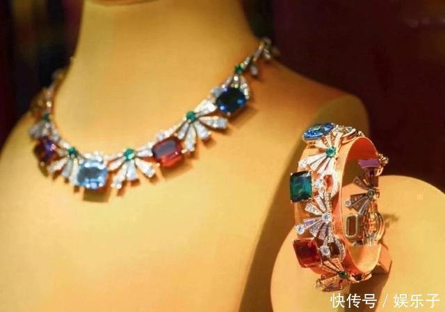 项链&奢华的珠宝套链比项链的做工更难,选石更苛刻,成为最耀眼的存在