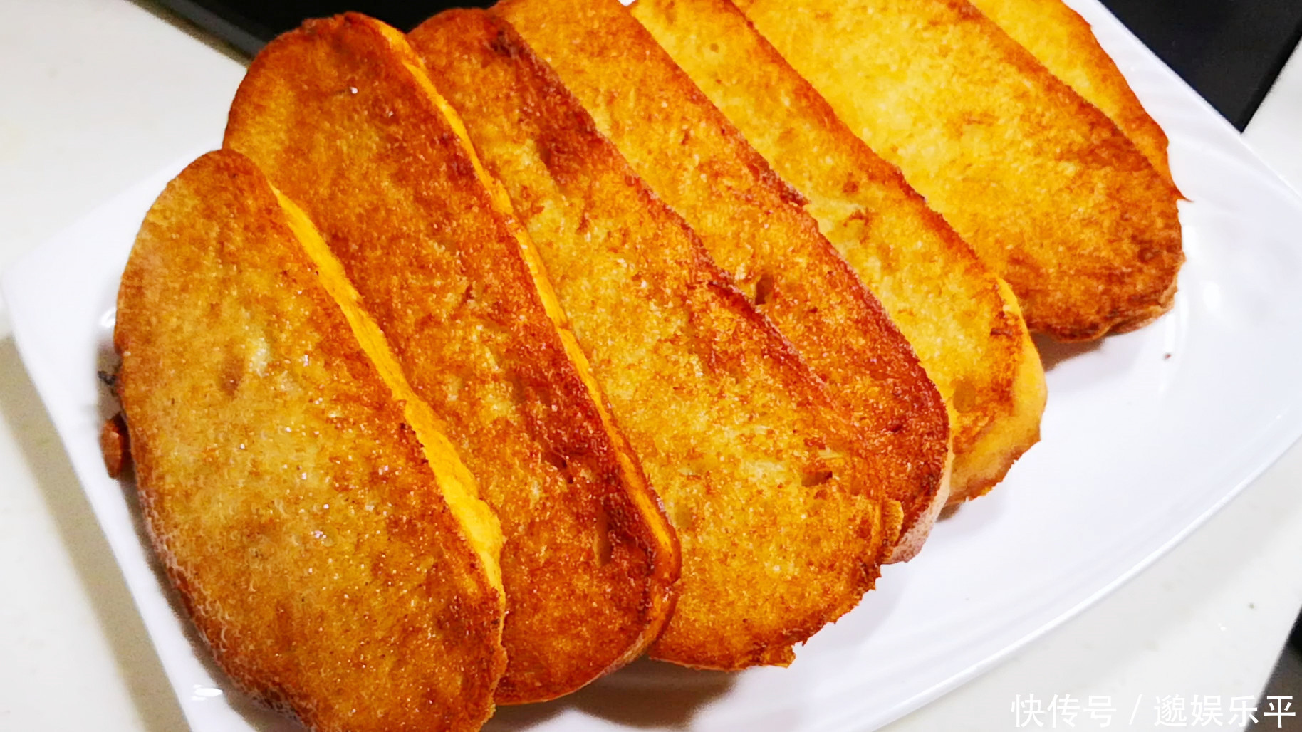 炸馒头片时,直接下锅炸就废了,如此做,既简单又香脆,还不费油