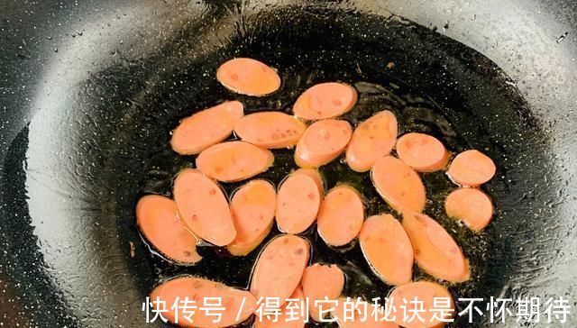 方便面别总是煮着吃，这样做比张云雷泡面的还香，朋友都说太豪华