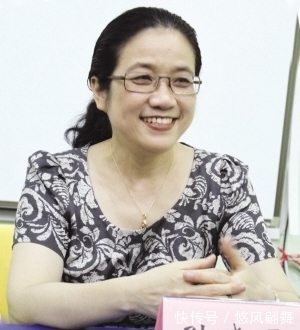 孙晓云#孙晓云书法《香港赋》，书风自然流畅，富有古韵，但是缺点明显？