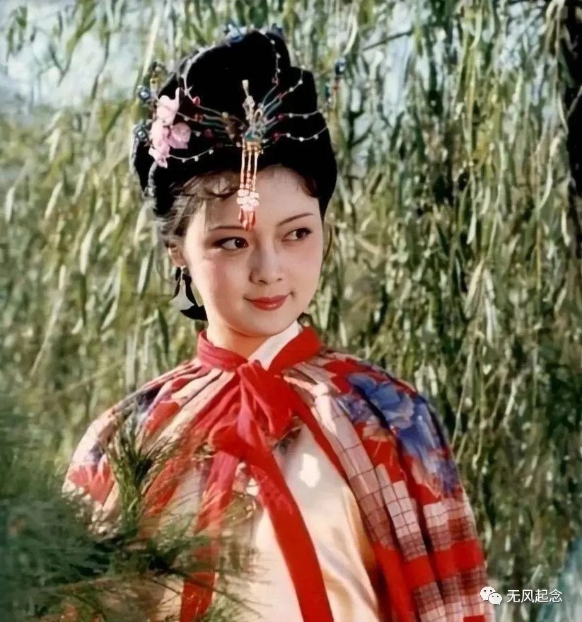 脂砚斋#薛宝钗对贾宝玉是真爱吗?书中的一个小细节,暴露其真实想法