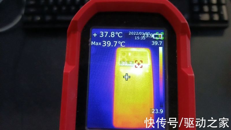 ufs|4K无短板旗舰！iQOO 9首发评测：骁龙8跑《原神》仅仅40℃