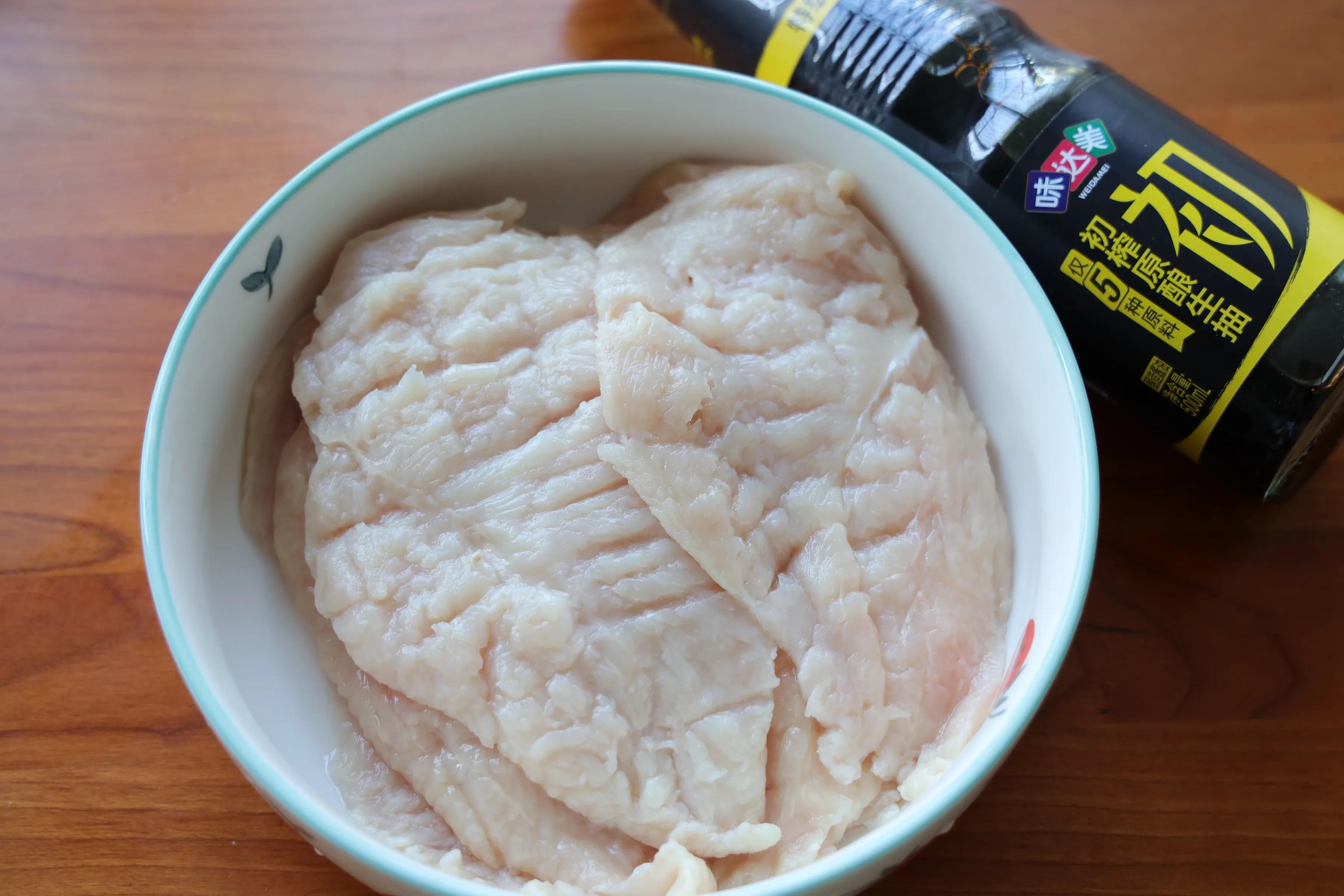 几元的鸡胸肉,简单做下,上桌成了抢手菜,外皮酥脆里面软嫩好吃