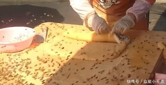 蜜蜂|这种小吃蜜蜂飞舞,大家却排队购买,看着挺恶心啊