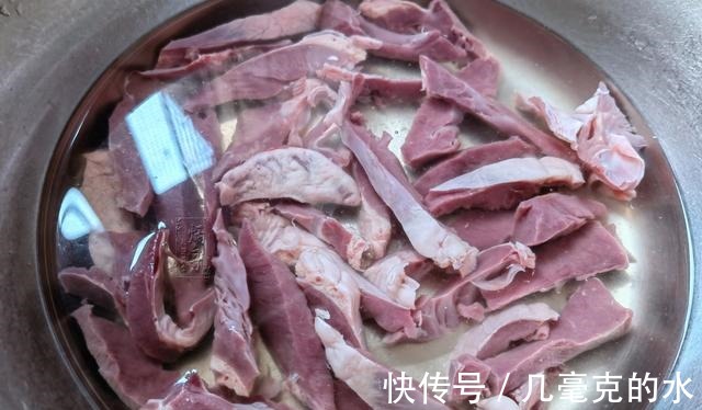 猪心汤|集市上遇到这食材别不懂吃，营养极高，用它煮汤喝，比吃羊肉汤强！