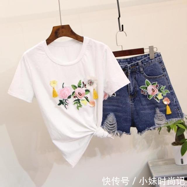 穿搭|穿牛仔短裤T恤套装，时尚又减龄的穿搭，而且轻易秀出大长腿