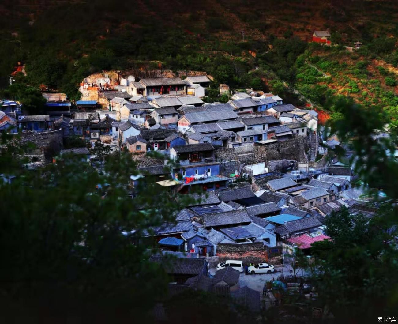 京西爨底下村