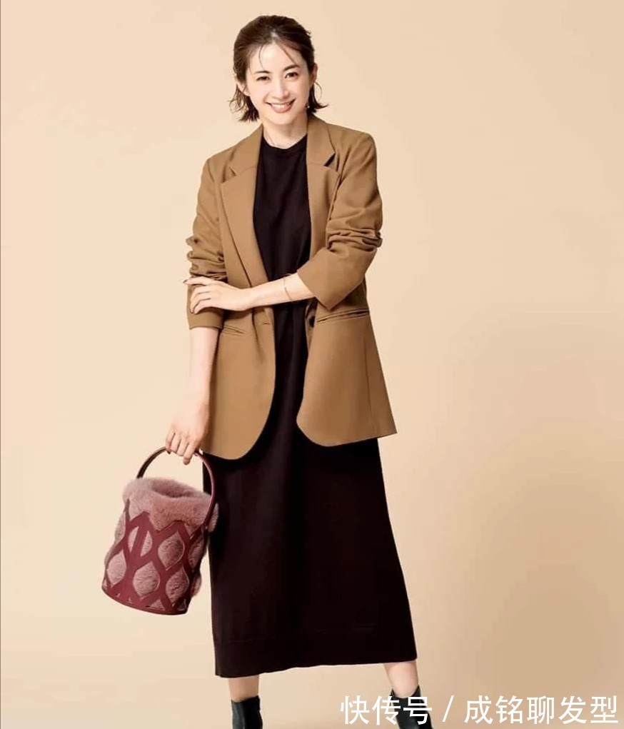 优雅 四五十岁女人的穿搭经验:越简单越高级,要穿得精致活得优雅