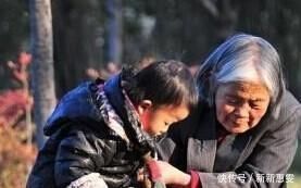 老人|宝宝跟谁睡就跟谁亲?心理专家:不是迷信,要抓住“依赖黄金期”