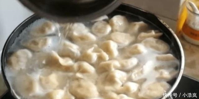 好吃|白菜饺子,有人焯水有人直接包?都不对!教你最正确做法,太香了